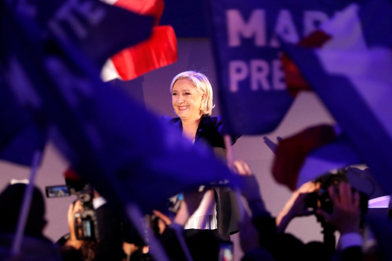 © Reuters. Marine Le Pen, French National Front (FN) political party leader and candidate for French 2017 presidential election, celebrates after early results in the first round of 2017 French presidential election, in Henin-Beaumont