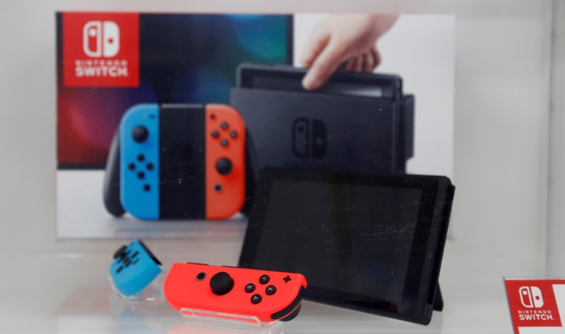 © Reuters. Nintendo Switch game console is displayed at an electronics store in Tokyo