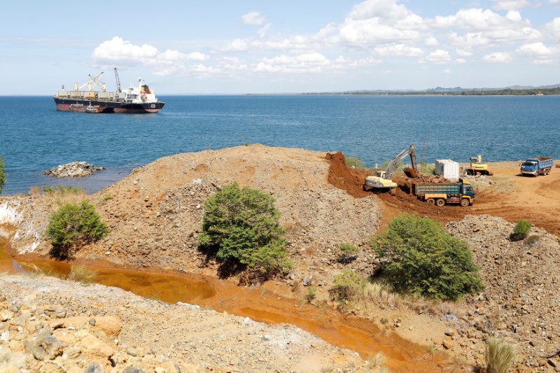 © Reuters. FILE PHOTO: A view of nickel ore stockpiles at a port in Sta Cruz Zambales