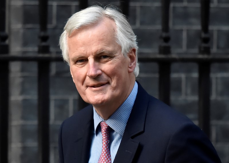 © Reuters. European Chief Negotiator for Brexit, Michel Barnier arrives on Downing Street in London