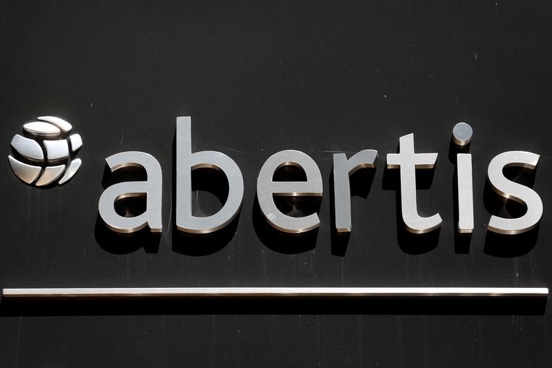 © Reuters. The logo Spanish infrastructure company Abertis is seen outside his main office in Madrid