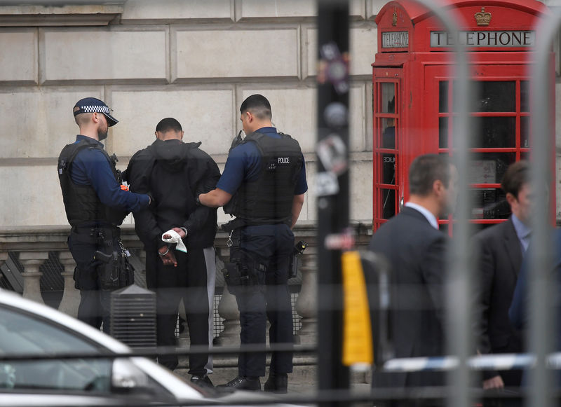 © Reuters. Policía británica arresta a un hombre en un incidente en el centro de Londres