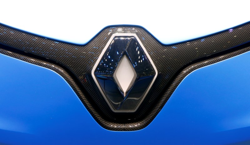 © Reuters. FILE PHOTO: The logo of Renault is seen during the 87th International Motor Show at Palexpo in Geneva