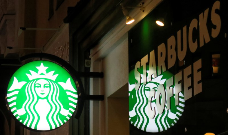 © Reuters. LE CA DE STARBUCKS DÉÇOIT