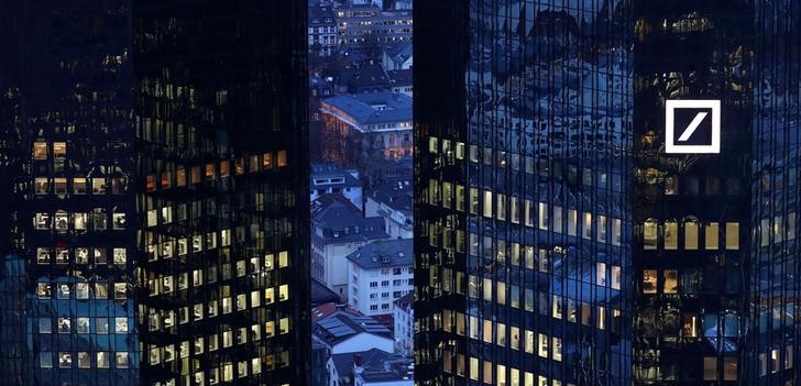 © Reuters. FILE PHOTO: The headquarters of Germany's Deutsche Bank are seen early evening in Frankfurt
