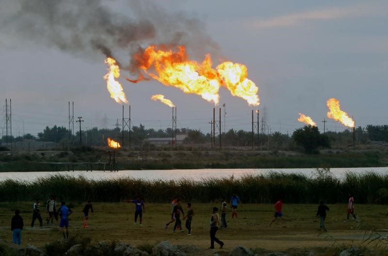 © Reuters. مصادر: العراق يبيع مليوني برميل من النفط عبر بورصة دبي للطاقة