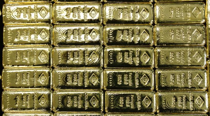 © Reuters. Gold bars are seen at the Austrian Gold and Silver Separating Plant 'Oegussa' in Vienna