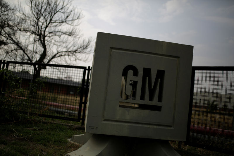 © Reuters. The GM logo is seen at the General Motors Assembly Plant in Valencia