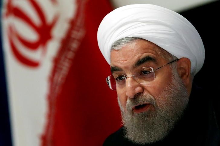 © Reuters. روحاني يواجه منافسيه في الانتخابات في مناظرة تلفزيونية