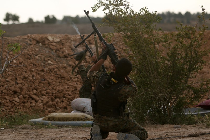 © Reuters. قوات سوريا الديمقراطية تنتزع ثلاثة أحياء من الدولة الإسلامية