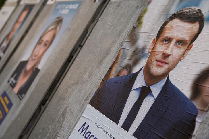 © Reuters. L'ÉCART SE RESSERRE ENTRE MACRON ET LE PEN, SELON UN SONDAGE ODOXA