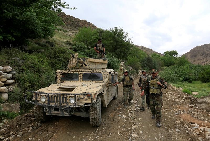 © Reuters. البنتاجون: نيران صديقة ربما تسببت في مقتل جنديين أمريكيين في أفغانستان