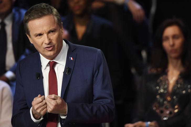 © Reuters. NICOLAS DUPONT-AIGNAN APPELLE À VOTER POUR MARINE LE PEN