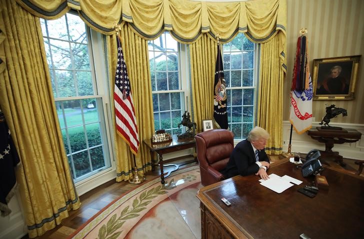 © Reuters. Presidente dos EUA, Donald Trump, no Salão Oval da Casa Branca