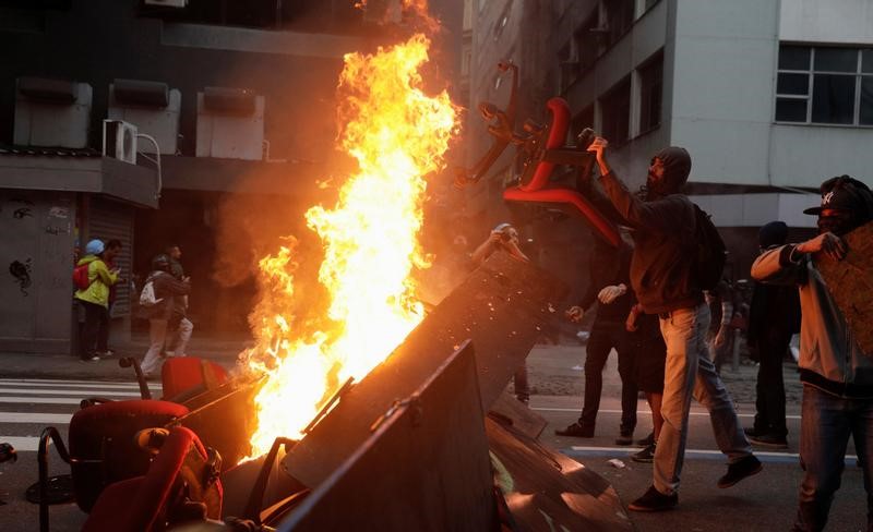 © Reuters. Confronto no centro do Rio de Janeiro