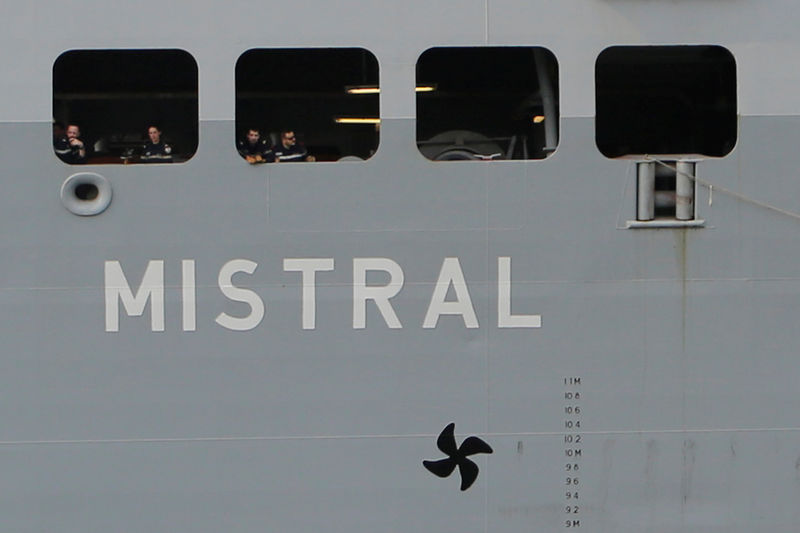 © Reuters. French amphibious assault ship Mistral arrives at Japan Maritime Self-Defense Force's Sasebo naval base in Sasebo