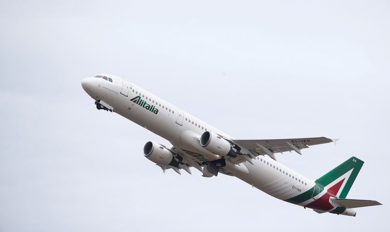 © Reuters. FILE PHOTO: An airplane of Alitalia is seen at the Leonardo da Vinci-Fiumicino Airport in Rome