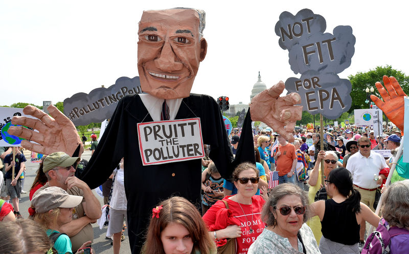 © Reuters. Demonstrators gather for People's Climate March in Washington