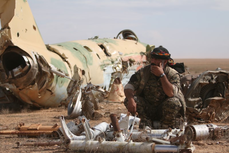 © Reuters. قوات سوريا الديمقراطية تعلن تحقيق تقدم كبير ضد الدولة الإسلامية في الطبقة