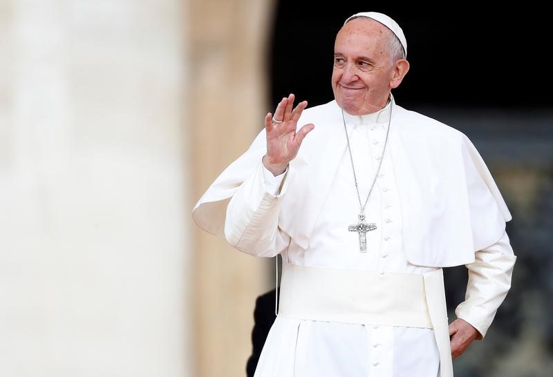 © Reuters. El Papa pide respeto a los derechos humanos y fin de la violencia en Venezuela