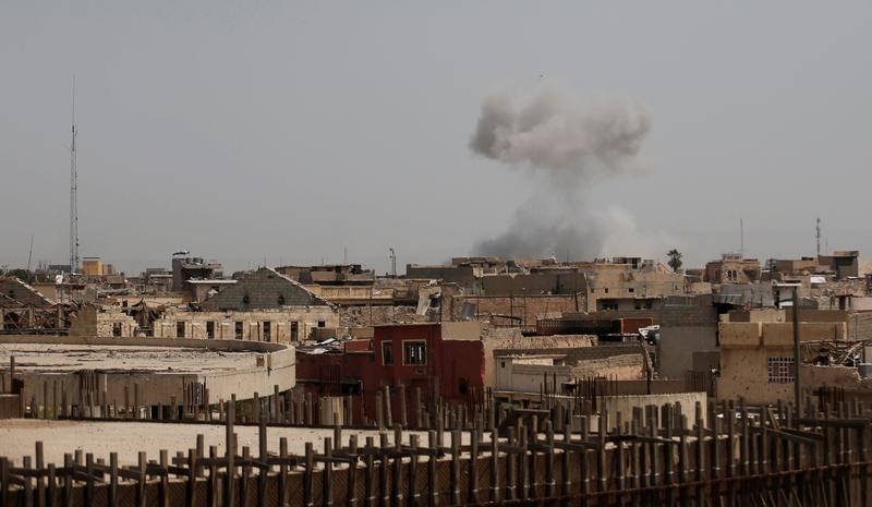 © Reuters. قائد عراقي يتوقع استعادة الموصل في مايو