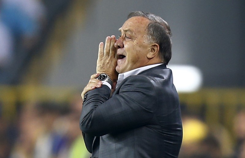 © Reuters. sFenerbahce coach Dick Advocaat