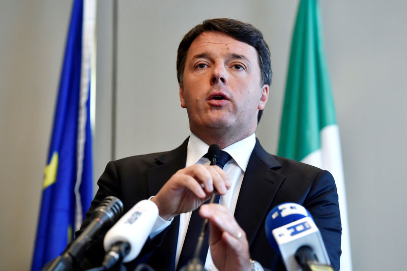 © Reuters. Italy's Former PM Renzi speaks during news conference in Brussels