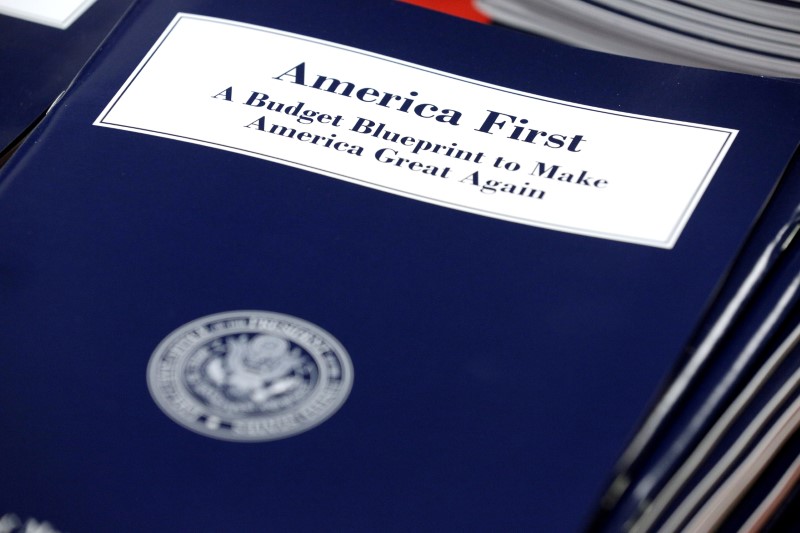 © Reuters. FILE PHOTO:  U.S. President Donald Trump's overview of the budget for Fiscal Year 2018 are displayed at the U.S. Government Publishing Office in Washington