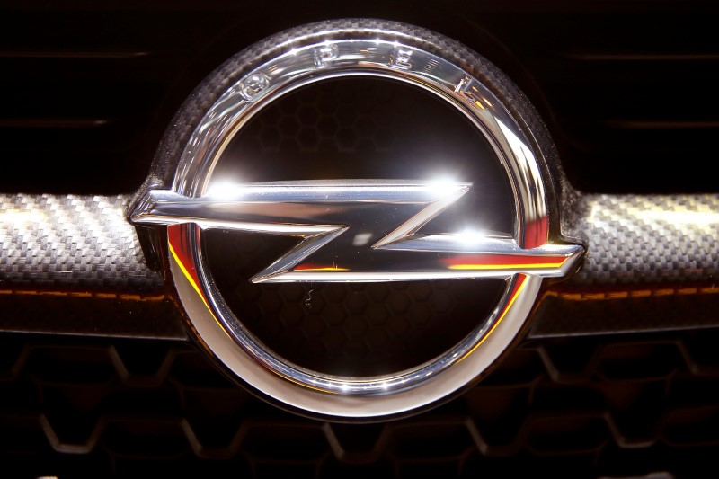 © Reuters. The logo of Opel is seen during the 87th International Motor Show at Palexpo in Geneva