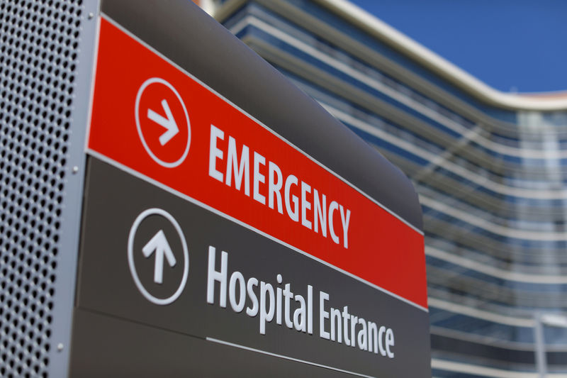 © Reuters. FILE PHOTO: Hospital emergency sign in La Jolla, California