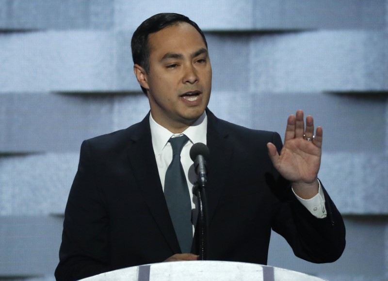 © Reuters. Representative Joaquin Castro speaks during the final night of the Democratic National Convention in Philadelphia