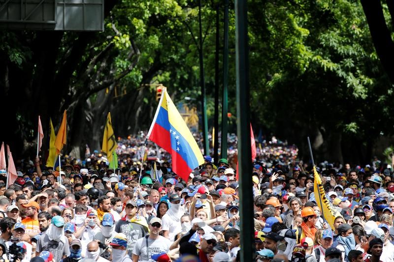 © Reuters. رئيس الكونجرس في فنزويلا يدعى المواطنين للتمرد
