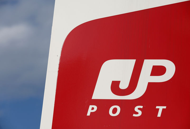 © Reuters. FILE PHOTO: Japan Post's logo is seen at its headquarters in Tokyo