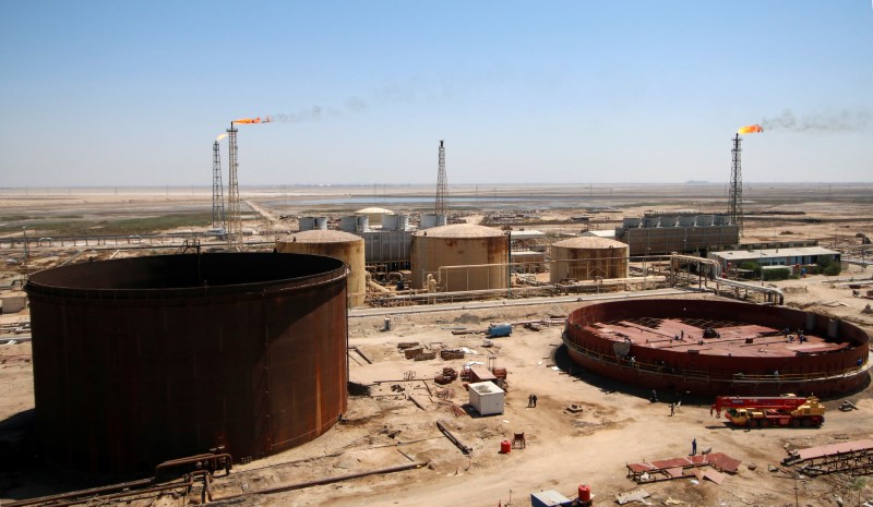 © Reuters. A general view shows the al-Shuaiba oil refinery in southwest Basra