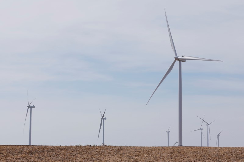 © Reuters. Wind turbines stand above the plains north of Amarillo, Texas