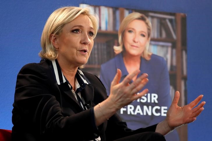 © Reuters. Marine Le Pen concede entrevista à Reuters em Paris