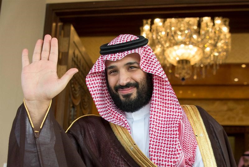 © Reuters. Saudi Deputy Crown Prince Mohammed bin Salman waves as he meets with Philippine President Rodrigo Duterte in Riyadh