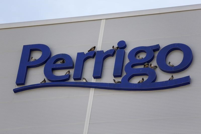 © Reuters. Birds are seen on the logo of generic drugmaker Perrigo Co outside their new factory in the city of Yeruham