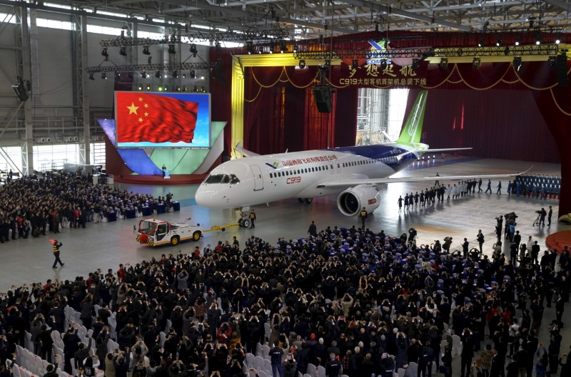 © Reuters. The first C919 passenger jet made by the Commercial Aircraft Corp of China (Comac) is pulled out during a news conference at the company's factory in Shanghai,