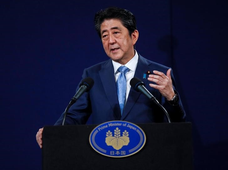 © Reuters. استطلاع: ناخبو اليابان منقسمون حول تعديل الدستور السلمي