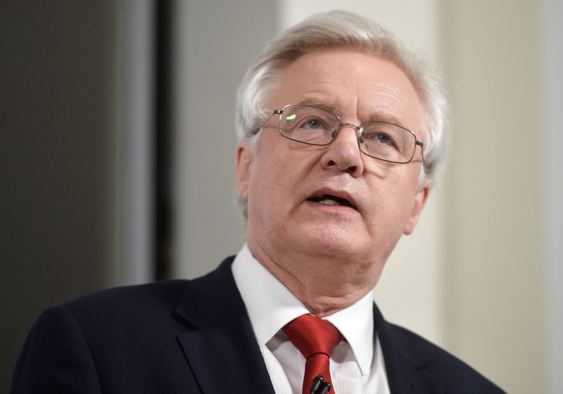 © Reuters. Britain's Secretary of State for exiting the EU David Davis speaks at a campaign event in London