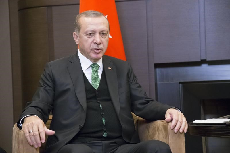 © Reuters. محكمة يونانية ترفض طلبا تركيا جديدا بتسليم جنود أتراك