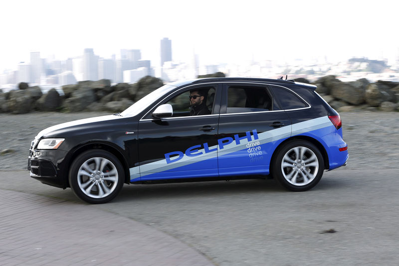 © Reuters. FILE PHOTO: Autonomous car from Delphi departs Treasure Island for a cross-country trip in San Francisco
