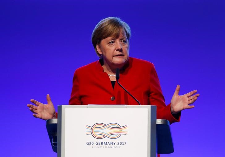 © Reuters. German Chancellor Angela Merkel delivers a speech at the Business 20 dialogue event in Berlin