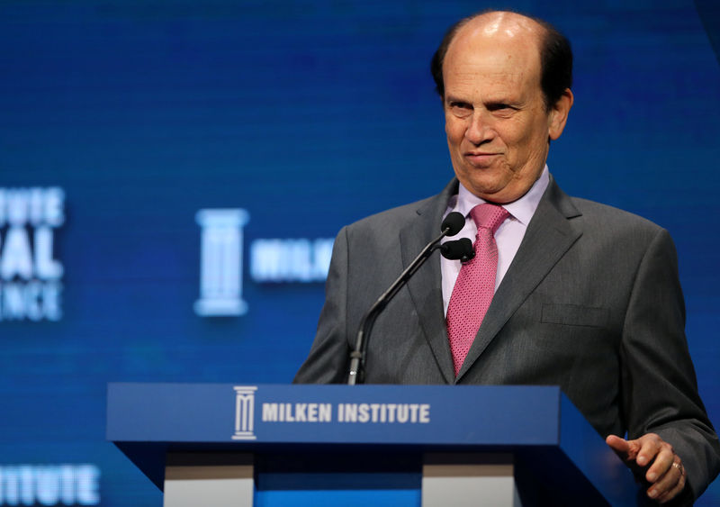 © Reuters. Michael Milken speaks at the Milken Institute Global Conference in Beverly Hills