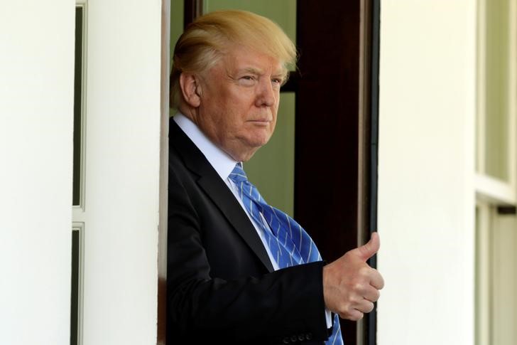 © Reuters. President Donald Trump gestures to the media