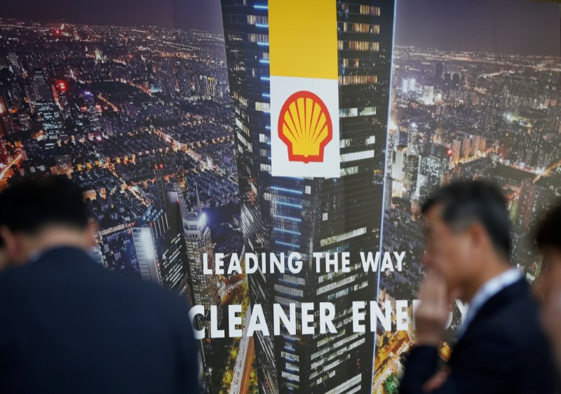 © Reuters. Logo of Royal Dutch Shell is seen at Gastech, the world's biggest expo for the gas industry, in Chiba