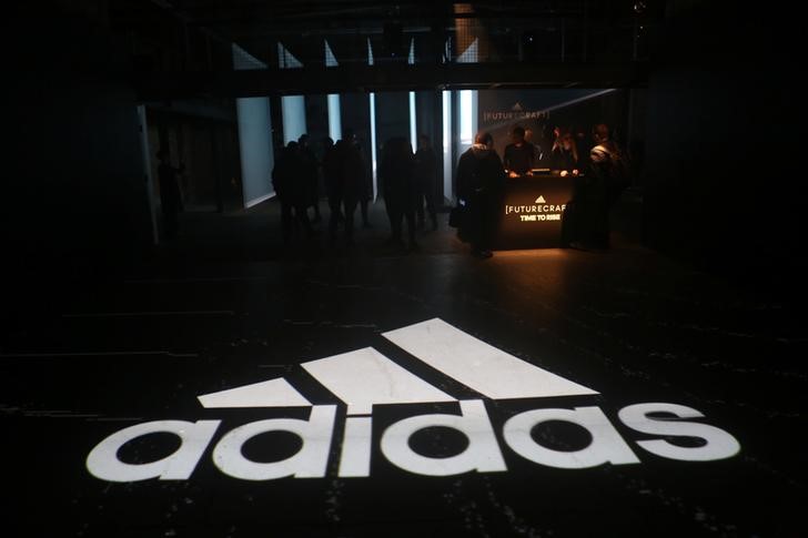 © Reuters. Логотип Adidas
