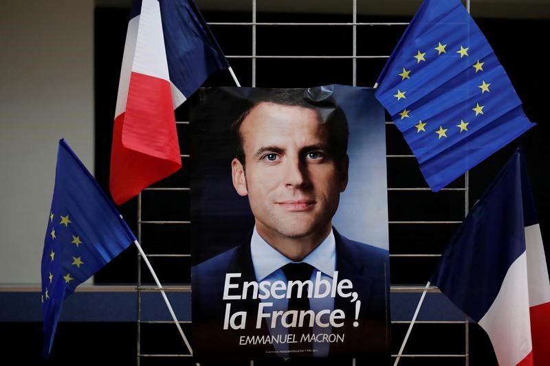 © Reuters. ماكرون يتقدم يشكوى لمدع فرنسي بشأن مزاعم متعلقة بحساب خارجي له