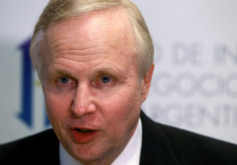 © Reuters. FILE PHOTO: Bob Dudley, CEO of BP, speaks during an interview at the Argentina Business and Investment Forum 2016, in Buenos Aires, Argentina